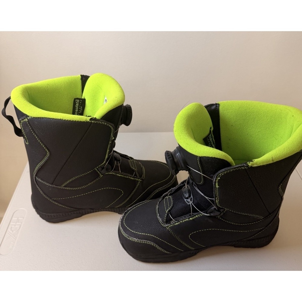 Matrix Youth Snowboard Boots 6-7 Black/Green BOA Dial Closure 880JR MO